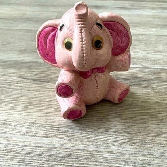 Vintage retro adorable 6.5” pink elephant money piggybank. Excellent condition. - Picture 7 of 8